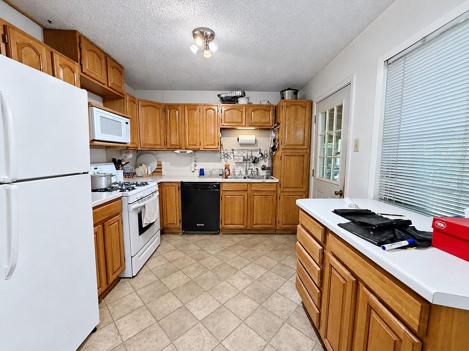 4th image of 409 Oak Dr