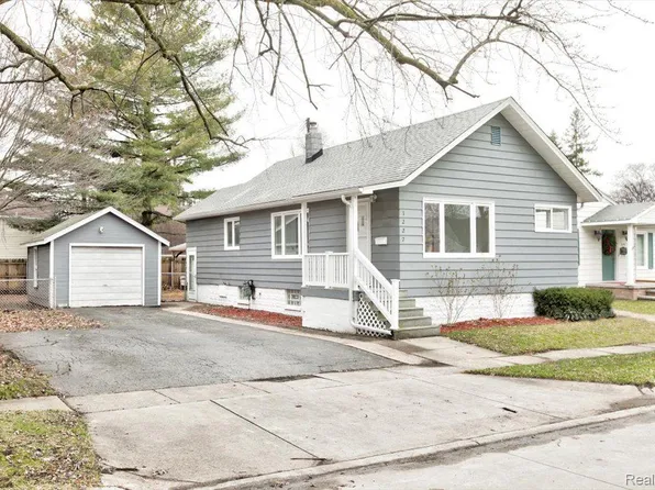 1227 16th St, Port Huron, MI 48060