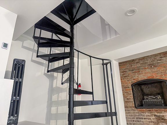 4th image of 304 Washington Ave APT 2
