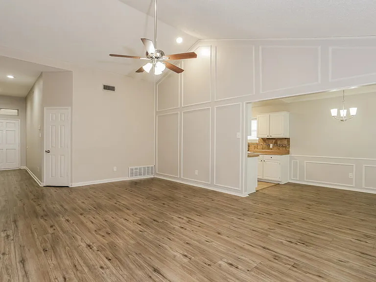 9004 Willoughby Ct — Photo 3