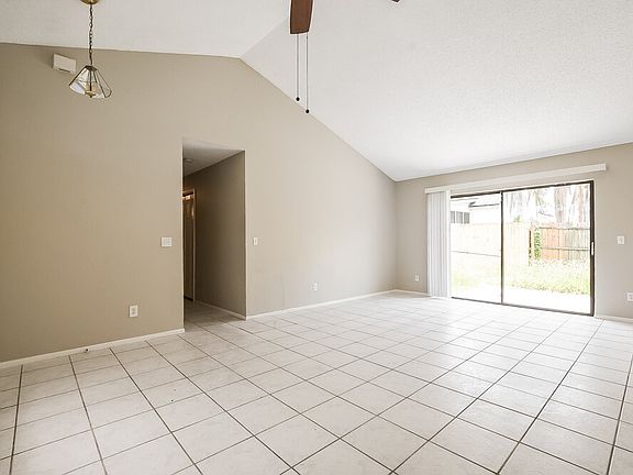 4th image of 1214 Lacey Oak Dr