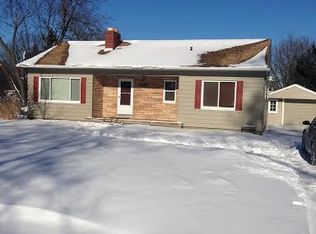 2962 Voorheis Rd, Waterford, MI 48328