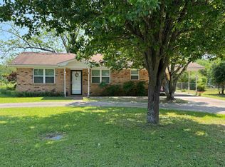 510 S Lake St, Waskom, TX 75692