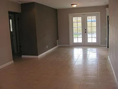 3 bed, 1217 sqft, $2,550 — Photo 2