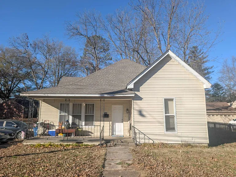 309 Elm St — Photo 1