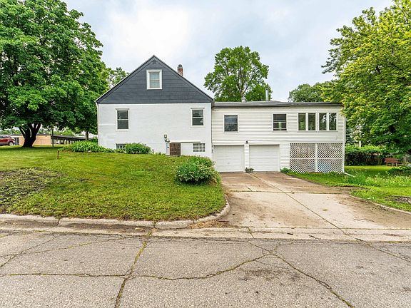 3rd image of 327 W Channing Ave