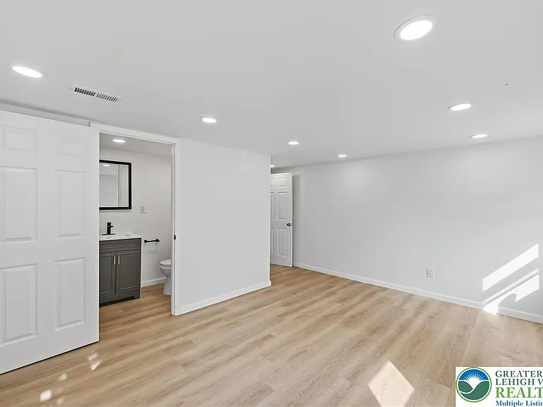 326 Main St — Photo 19