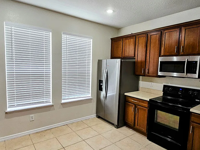 10370 Lake District Ln — Photo 6