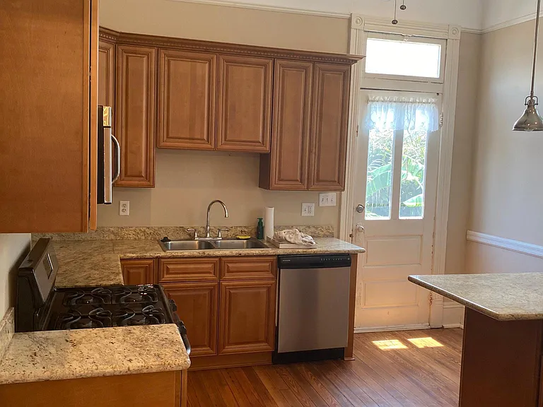 202 S Scott St — Photo 10