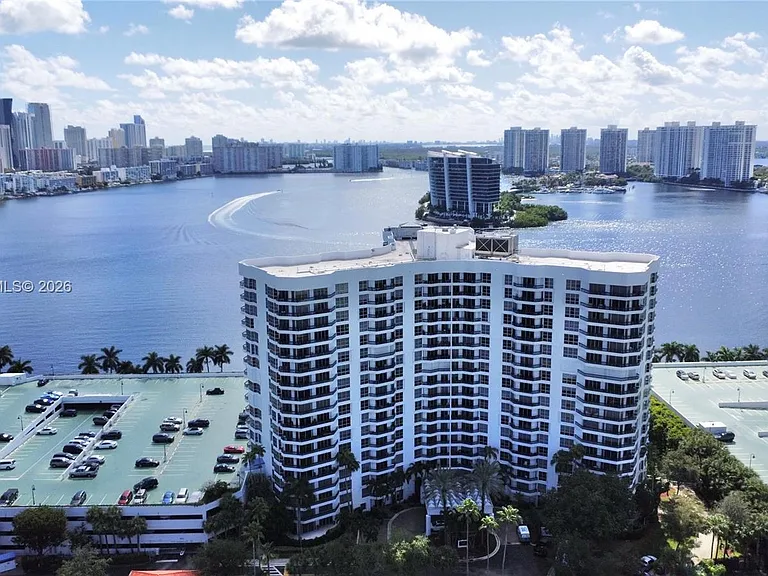 3600 Mystic Pointe Dr #1115 — Photo 49