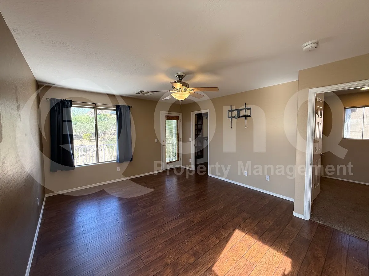 4 bed, 3.5 bath, 2483 sqft, $2,549 — Photo 3
