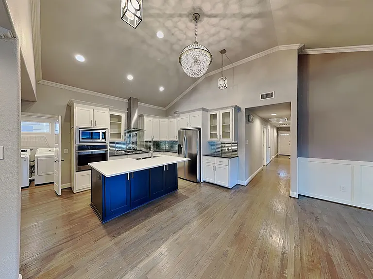 2828 Livingston Ave — Photo 3