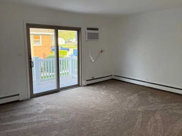 120 Elizabeth St APT 3C, Wilmington, IL 60481