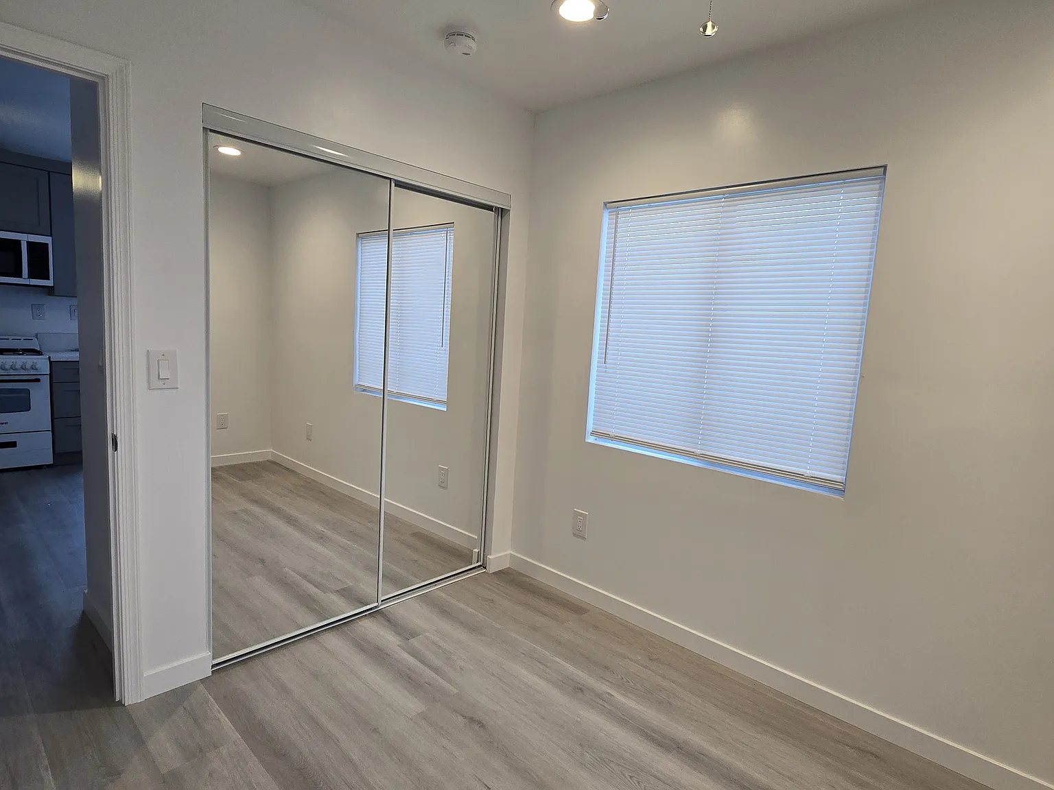 2706 Thornton Ave — Photo 4