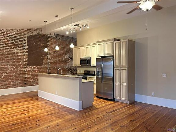 3rd image of 802 Saint Charles Ave #402
