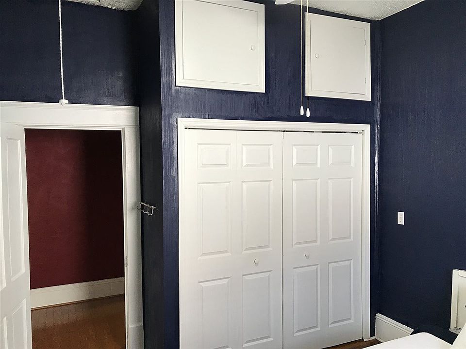 2nd image of 600 N Clinton St