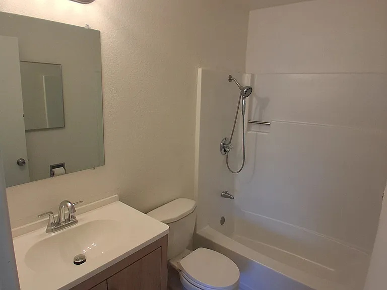 510 E Vine St #J — Photo 10