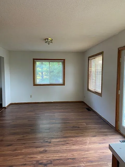 3 bed, 2.5 bath, 2024 sqft, $2,600 — Photo 4