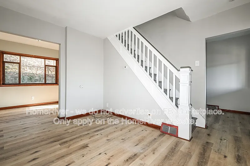 2 bed, 1.0 bath, 920 sqft, $1,300 — Photo 2