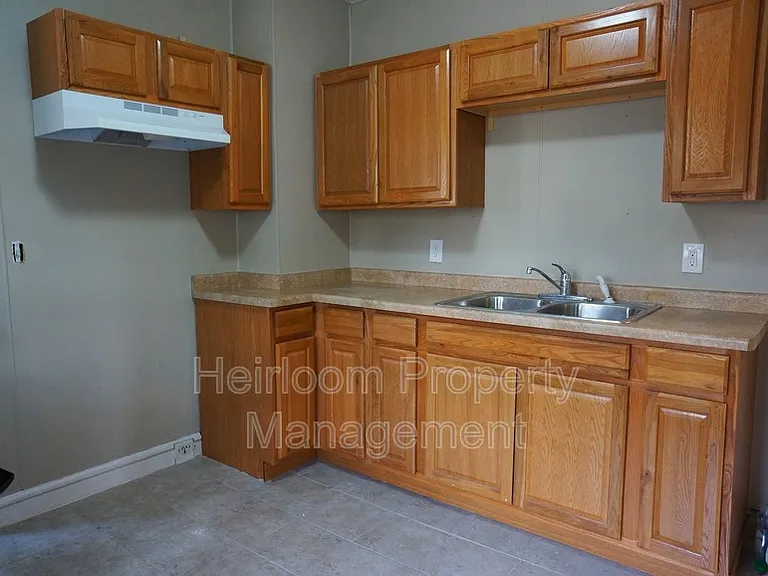 330 N 12th Ave E — Photo 10