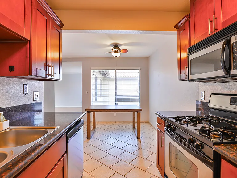 1300 Brentwood Cir #D — Photo 16