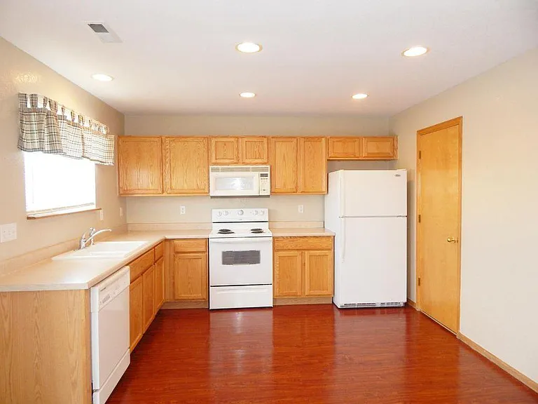 1385 Waxwing Ave — Photo 6