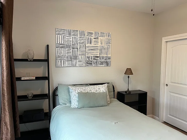 611 Newport Dr — Photo 13