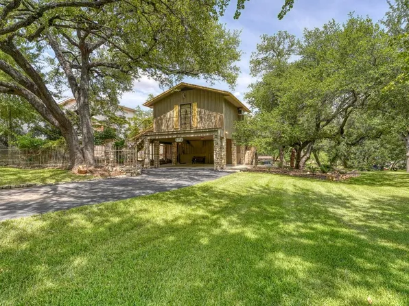 117 W Lakeshore Drive, Sunrise Beach, TX 78643