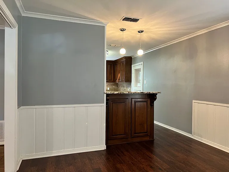 1225 San Antonio St — Photo 10