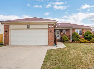 17047 Quarry St, Riverview, MI 48193