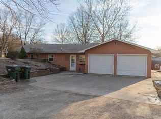 123 Timber Ridge Dr, Pella, IA 50219