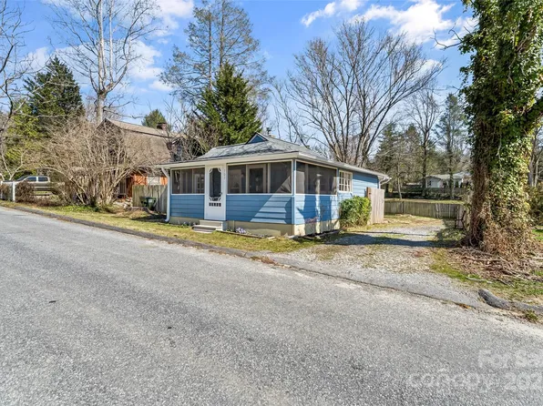 703 Miami Ter, Hendersonville, NC 28791