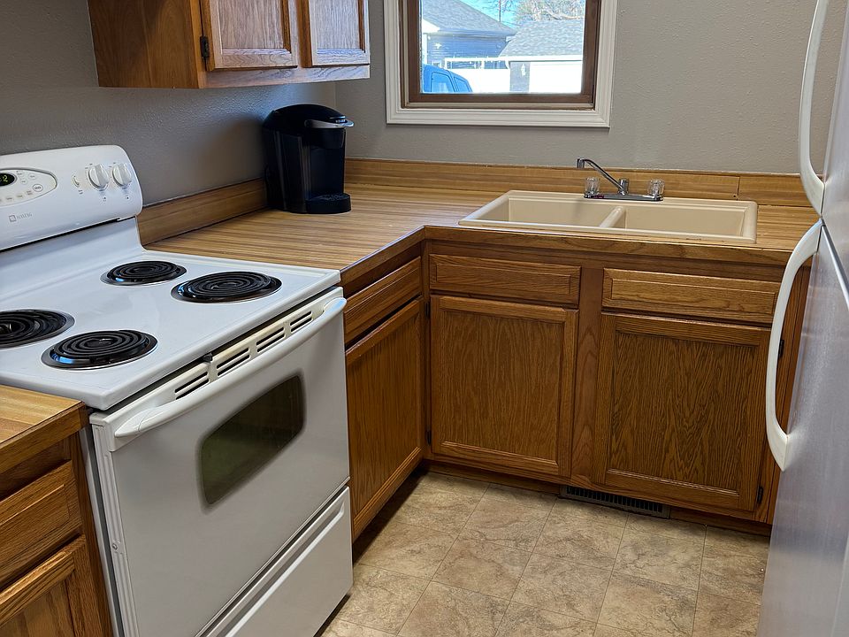 1st image of 123 E 2nd St #123