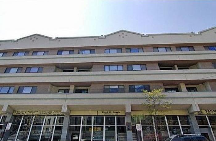 1st image of 2526 N Lincoln Ave APT 305