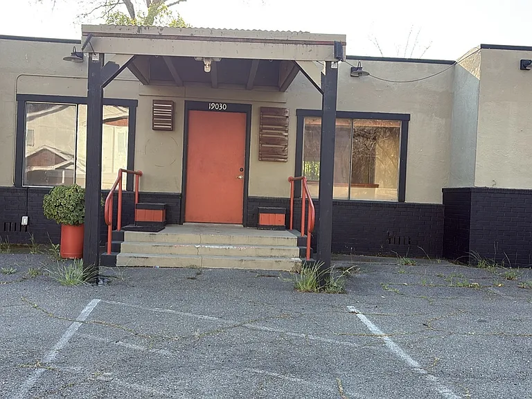19030 Railroad Ave — Photo 2