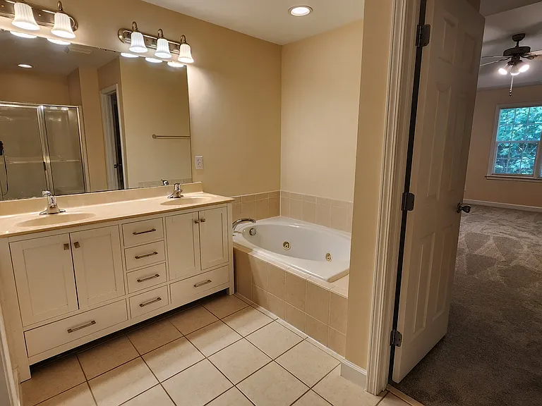 6004 Kohler Ln — Photo 5