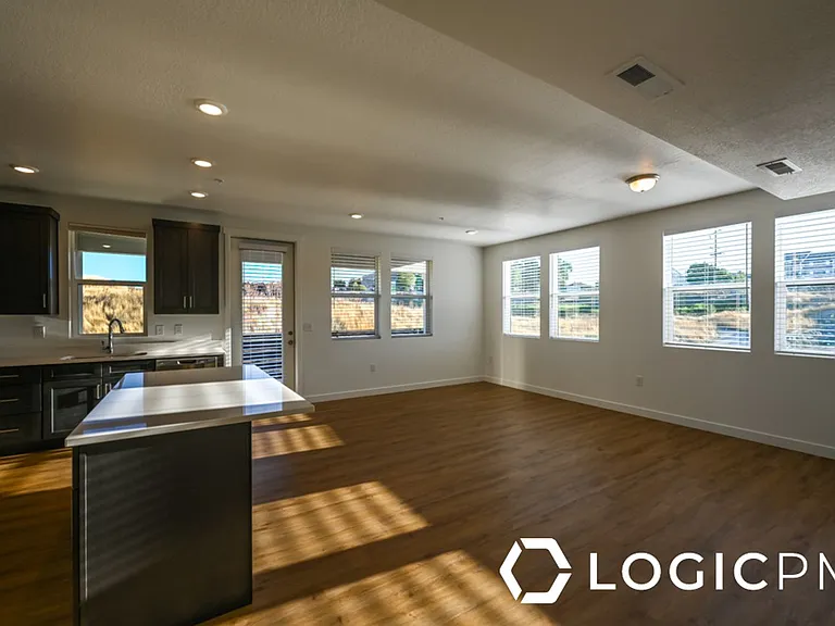 754 W Blue Magic Ln #201 — Photo 18