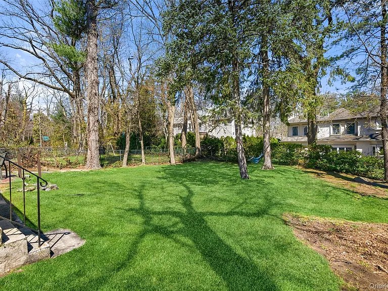 5 Burbury Ln — Photo 26