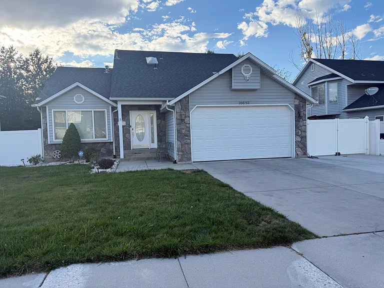 10832 S Fruitwood Ct — Photo 1