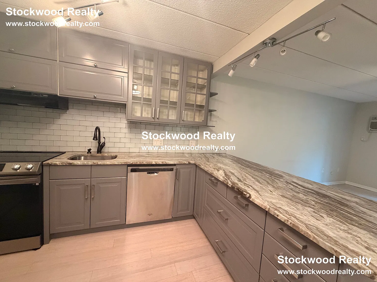 2 bed, 862 sqft, $2,400 — Photo 4