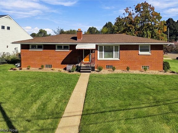 2nd image of 1423 Forrest Dr
