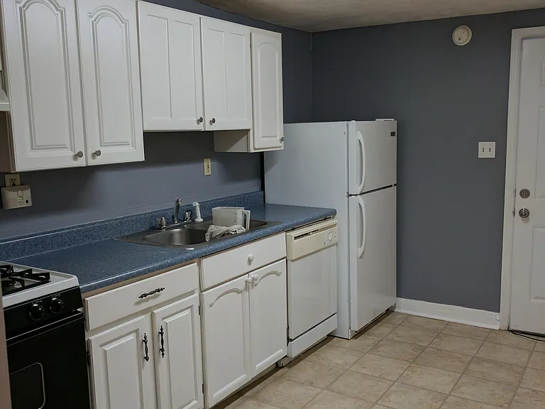 Cozy 2 Bedroom Apartment with Backyard Patio and Central Air Conditioning in South Side, Pittsbur... — Photo 7