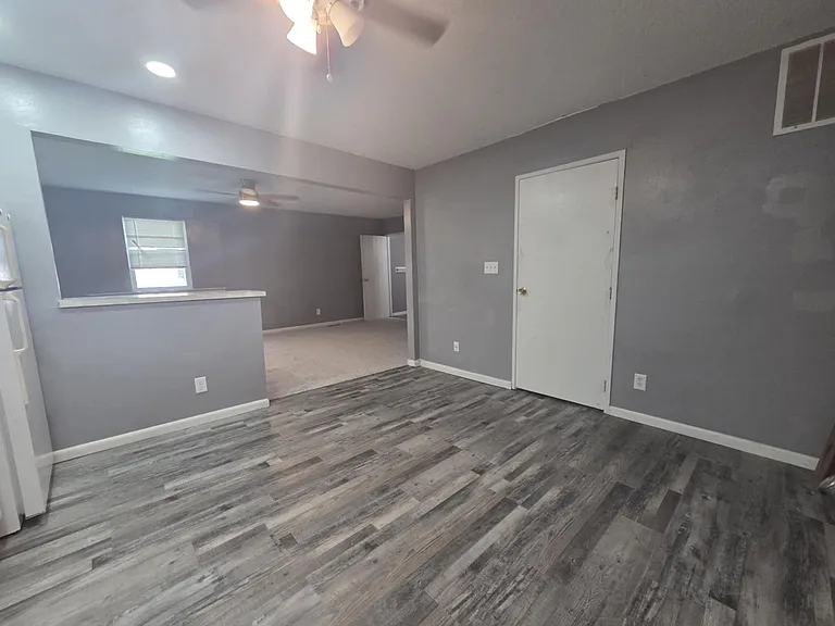 715 W 14th St — Photo 14