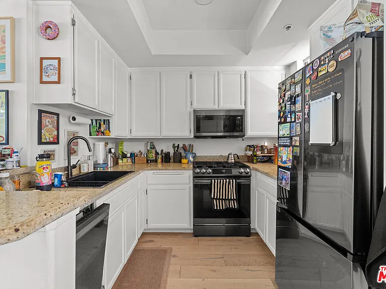 1522 S Saltair Ave #106 — Photo 11