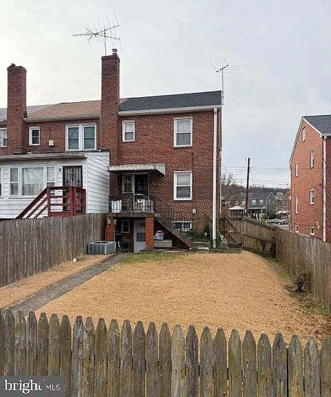 4 bed, 2.0 bath, 1140 sqft, $5,000 — Photo 2