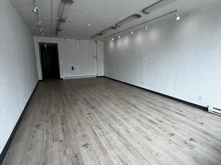 413 W Railroad Ave #1 — Photo 2