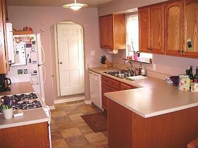 4th image of 3142 Evergreen Ave