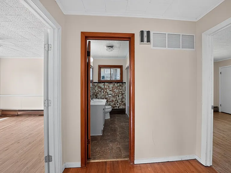 11 Spencer Ave — Photo 17