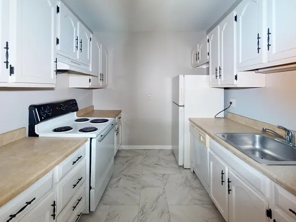 Carlton Village, 3331 Route 94, Hamburg, NJ 07419