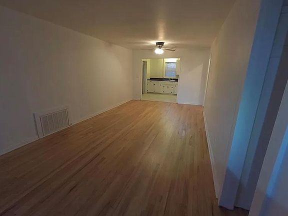 3rd image of 910 N Hightower St